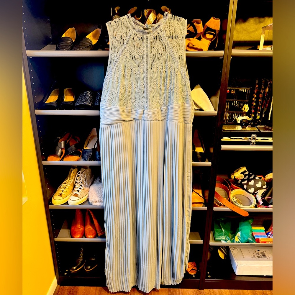 NWT Stunning Floor-Length Lace and Pleated Gown
